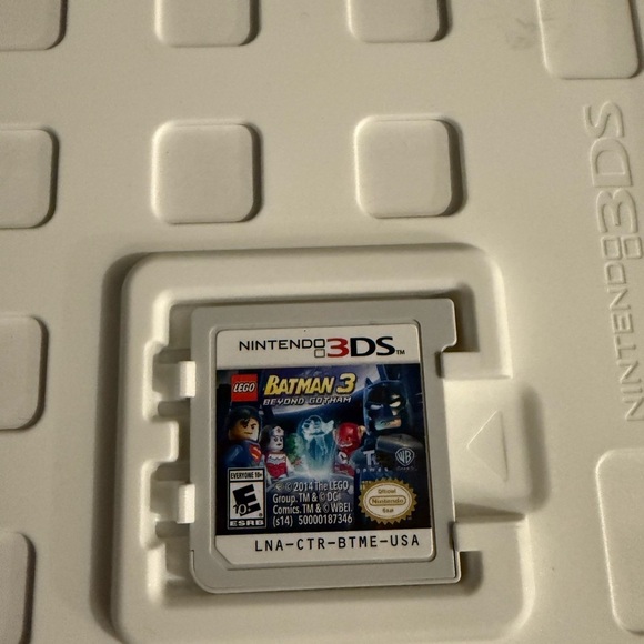 Nintendo 3DS LEGO Heroes and Villains Unite Game Cartridge - Picture 3 of 4